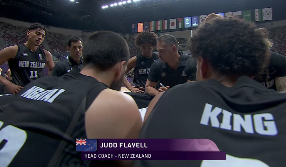 突破命中, 中国男篮首, 赵睿弧顶三 突破命中, 中国男篮首, 赵睿弧顶三