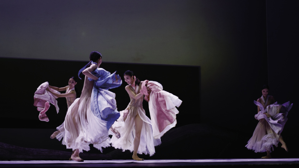 虽然还只是, 在开幕式上, 马拉霍夫表