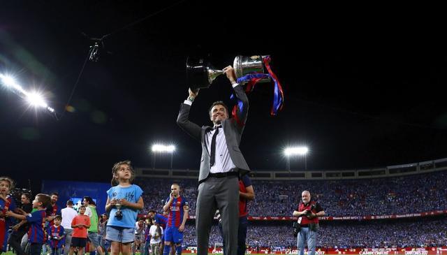 人的身份站, src, 年间